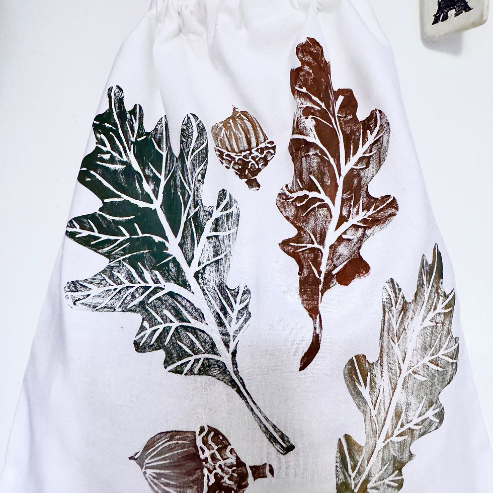 Thumbnail: Oak Leaves Drawstring Bag - White