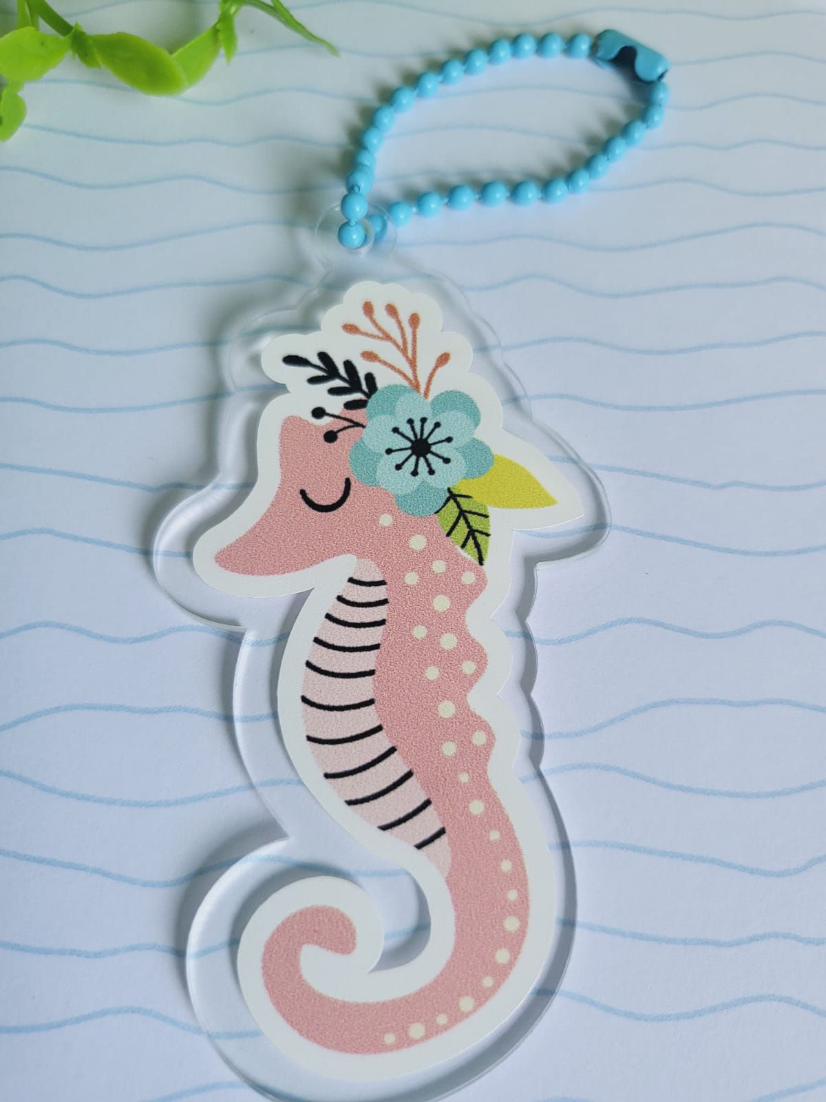 Pingente cavalo marinho em acrílico adesivado