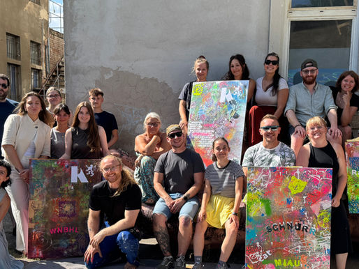Leherer Erzieher bei stadtknd Action Painting
