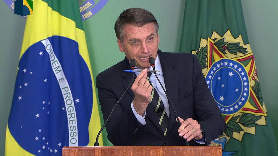 Brasile, tira e molla di Bolsonaro per privatizzare la sanità
