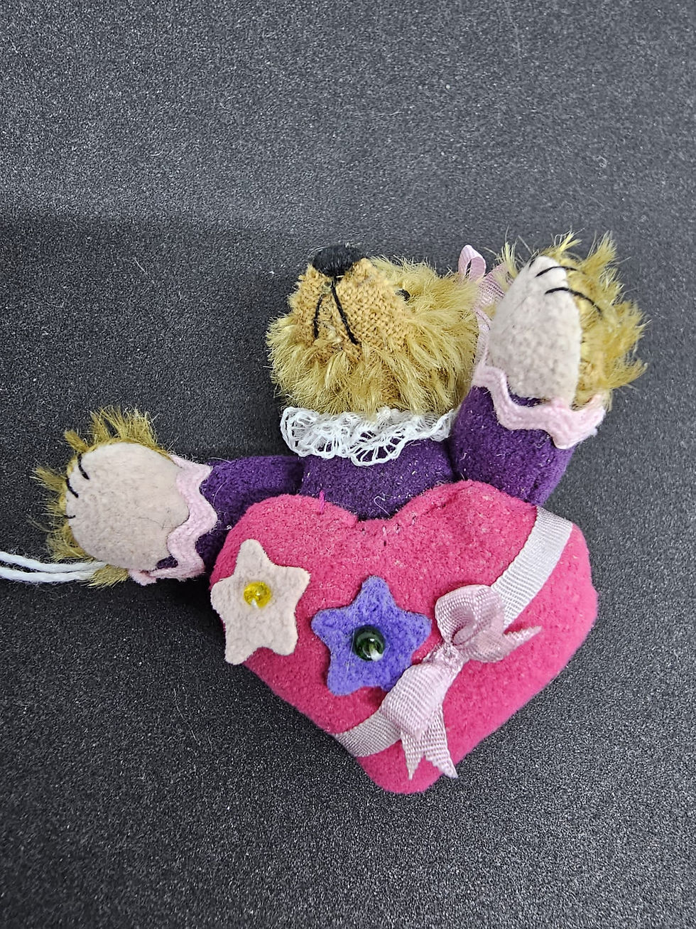 Thumbnail: Bear with Heart Brooch/Pin