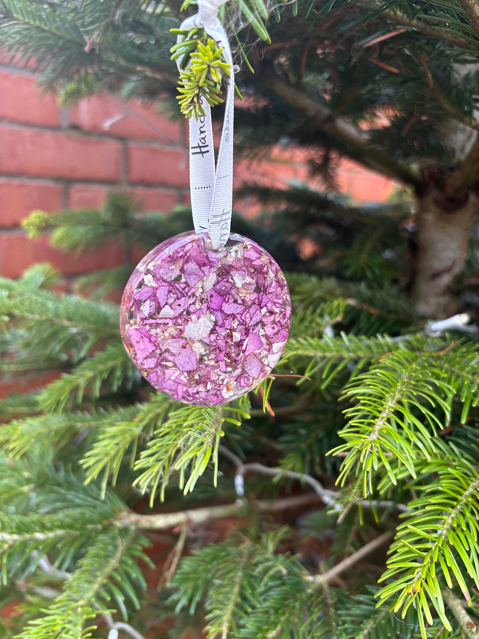 Thumbnail: Round Haging Decoration - Resin Flower Preservation