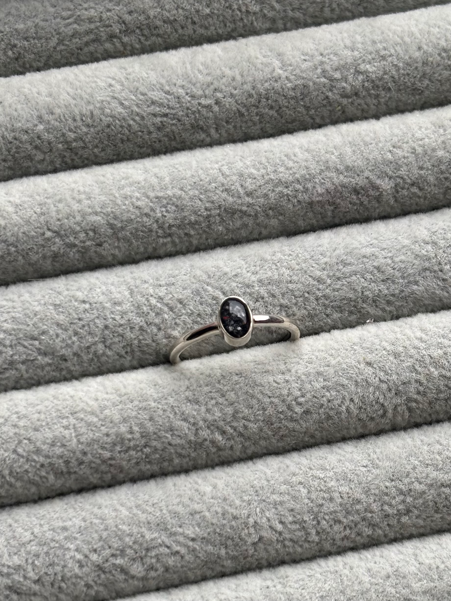 Rosalie - Simple Oval Ring