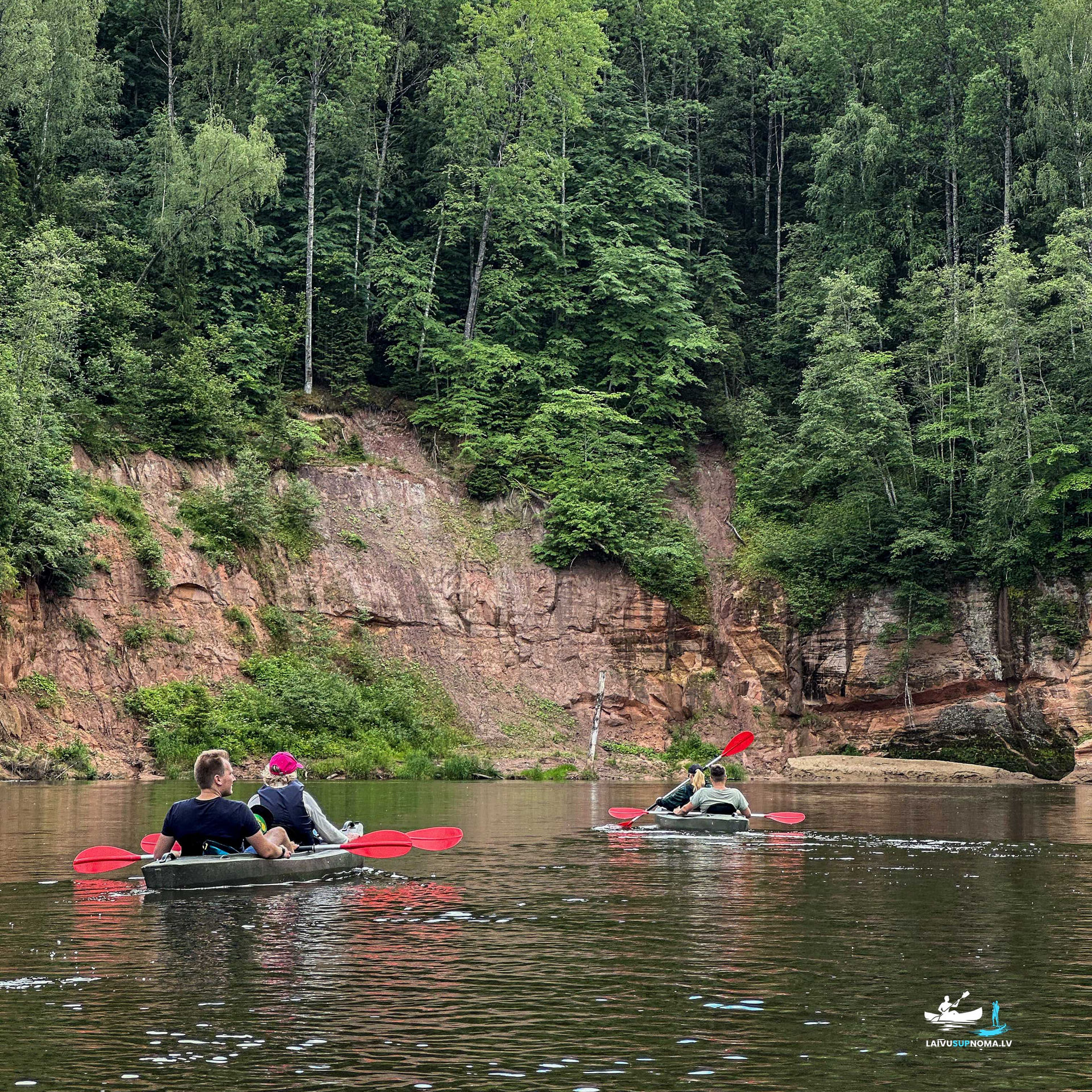 Laivu noma, sup noma. Laivu un sup braucieni Gaujā: Jāņrāmis, Līgatne, Cēsis. Ērgļu klintis, Ramātu klintis, Sarkanās klintis, Ķūķu klintis.
