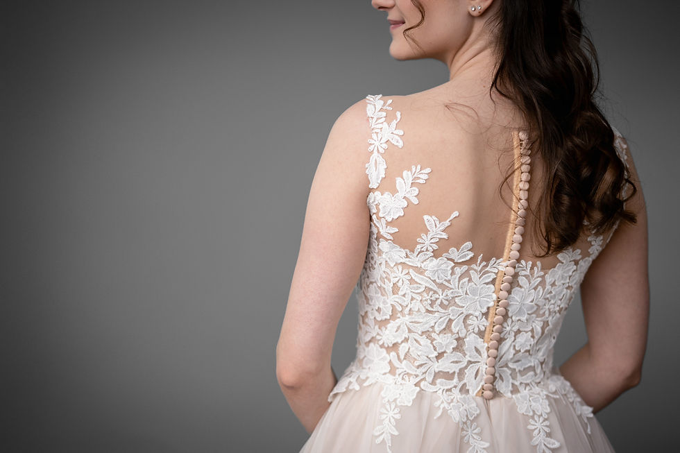 Thumbnail: Designer Second hand Brautkleid Zürich back details