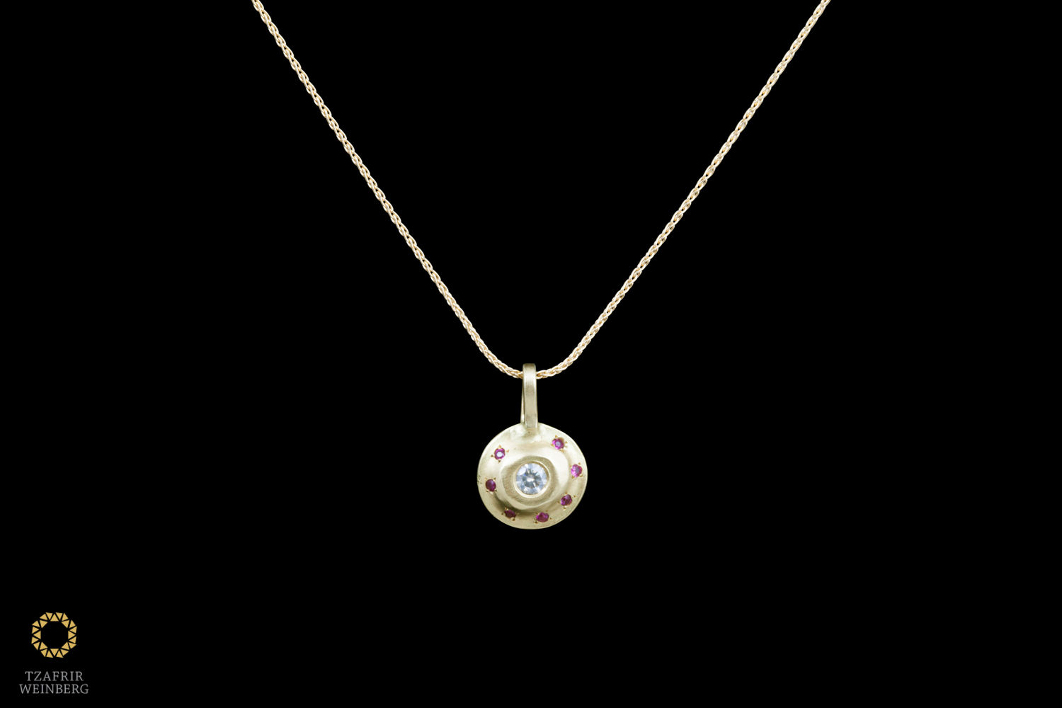 18k gold necklace, pendant with 0.10ct colored central diamond and Ruby around