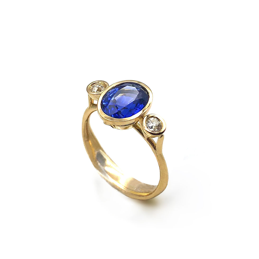 Oval Ceylon Sapphire and Old European Cut Diamond Ring in 18k Yellow Gold