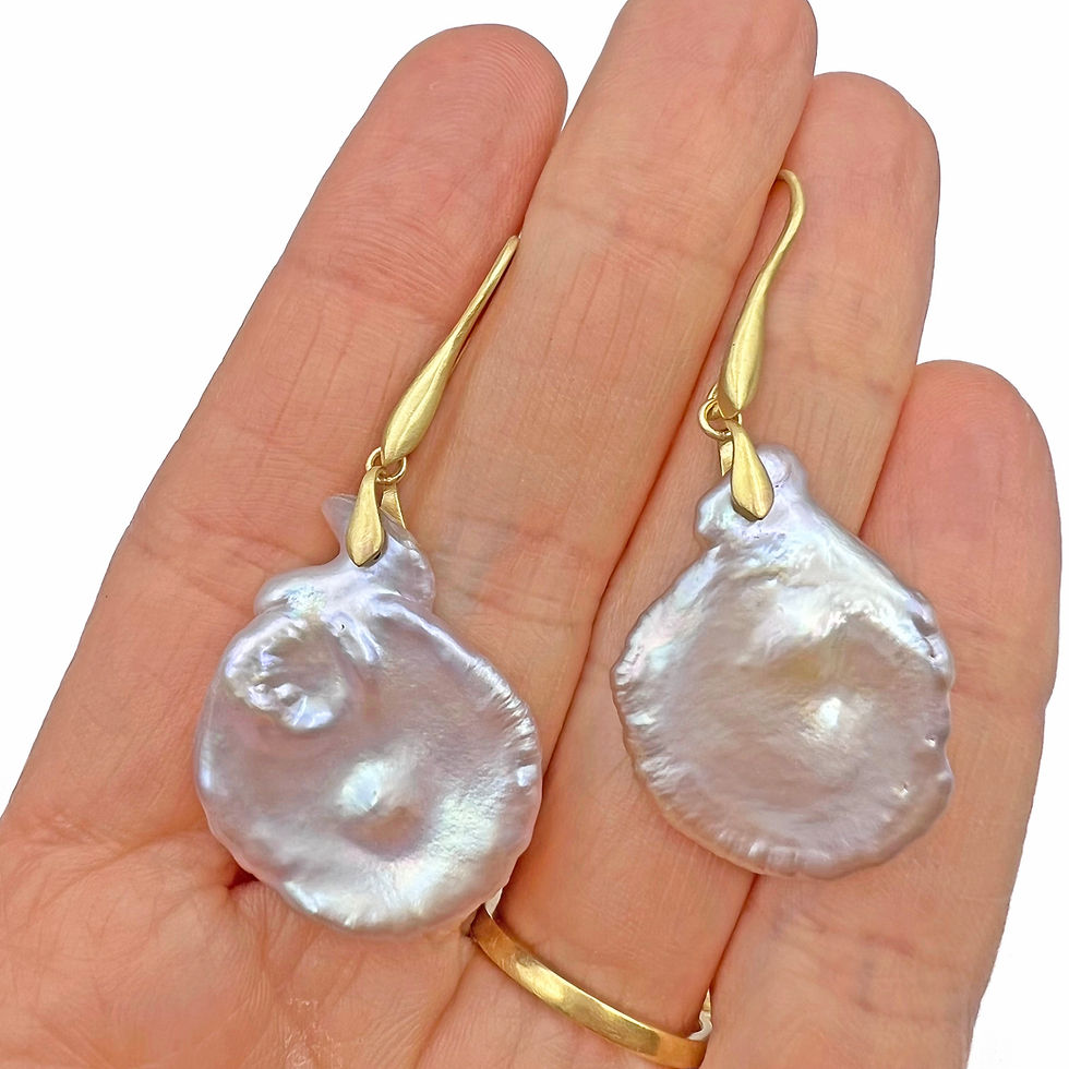 Thumbnail: Freshwater Purple Pearl Petal Earrings in 18k Yellow Gold