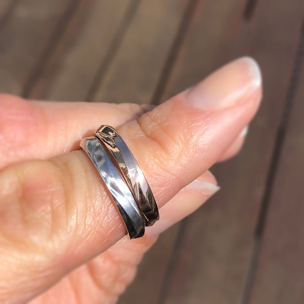 Thumbnail: Wave Bands in Platinum and 18k Rose Gold