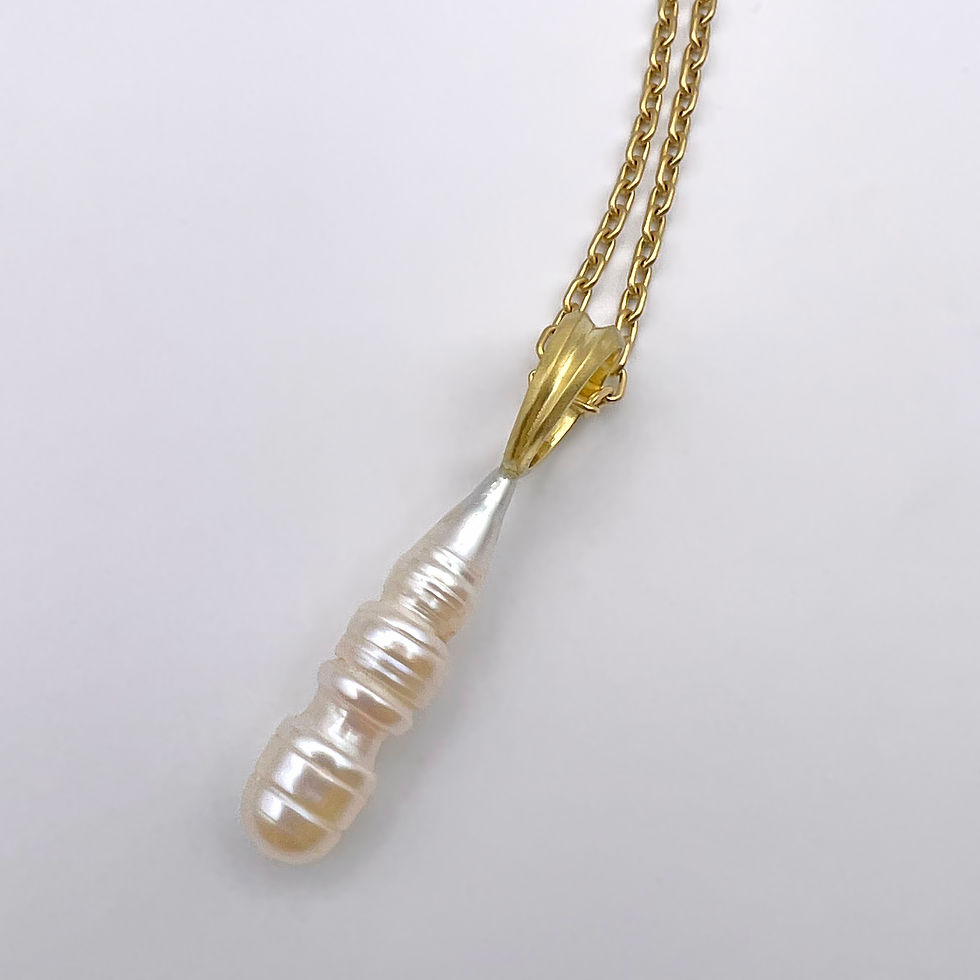 Thumbnail: Freshwater Pearl Column Pendant | 18k Yellow Gold | 29mm Pearl