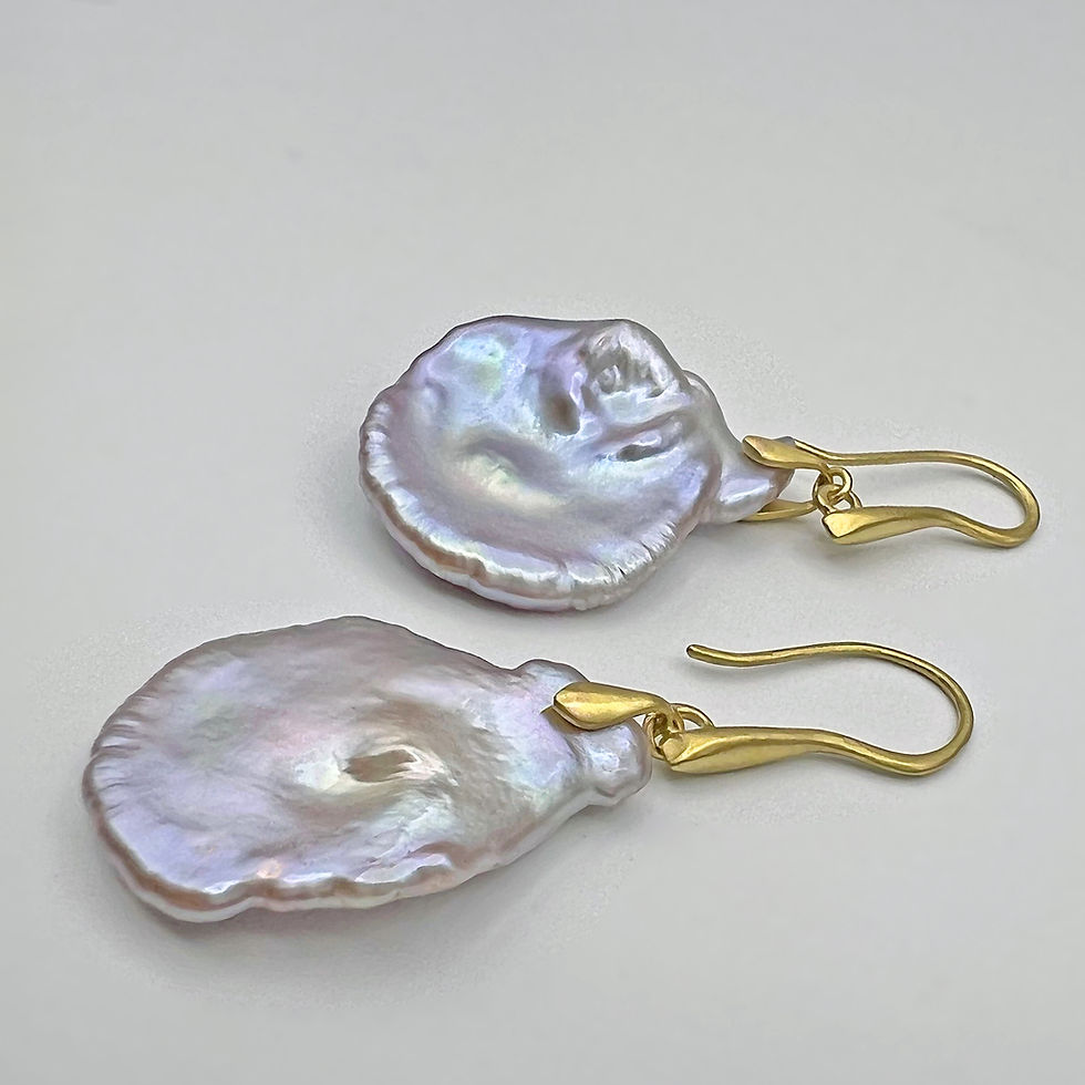 Thumbnail: Freshwater Purple Pearl Petal Earrings in 18k Yellow Gold