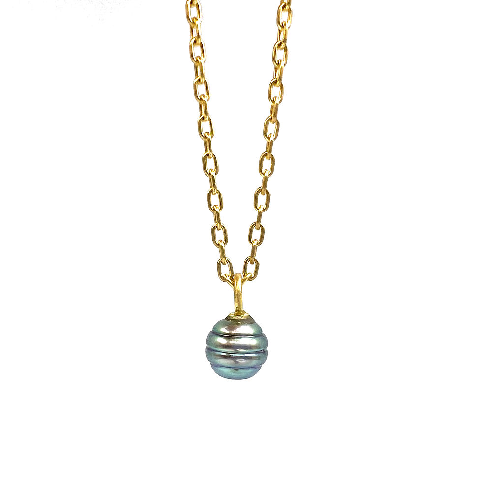 Thumbnail: Miniature Circled Tahitian Pearl Pendant | 18k Yellow Gold