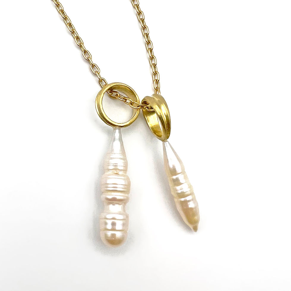 Thumbnail: Freshwater Pearl Pointed Column Pendant | 18k Yellow Gold | 23.5mm Pearl