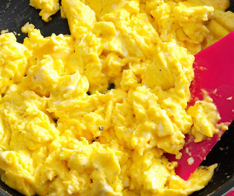 HOW TO Make Perfect Scrambled Eggs