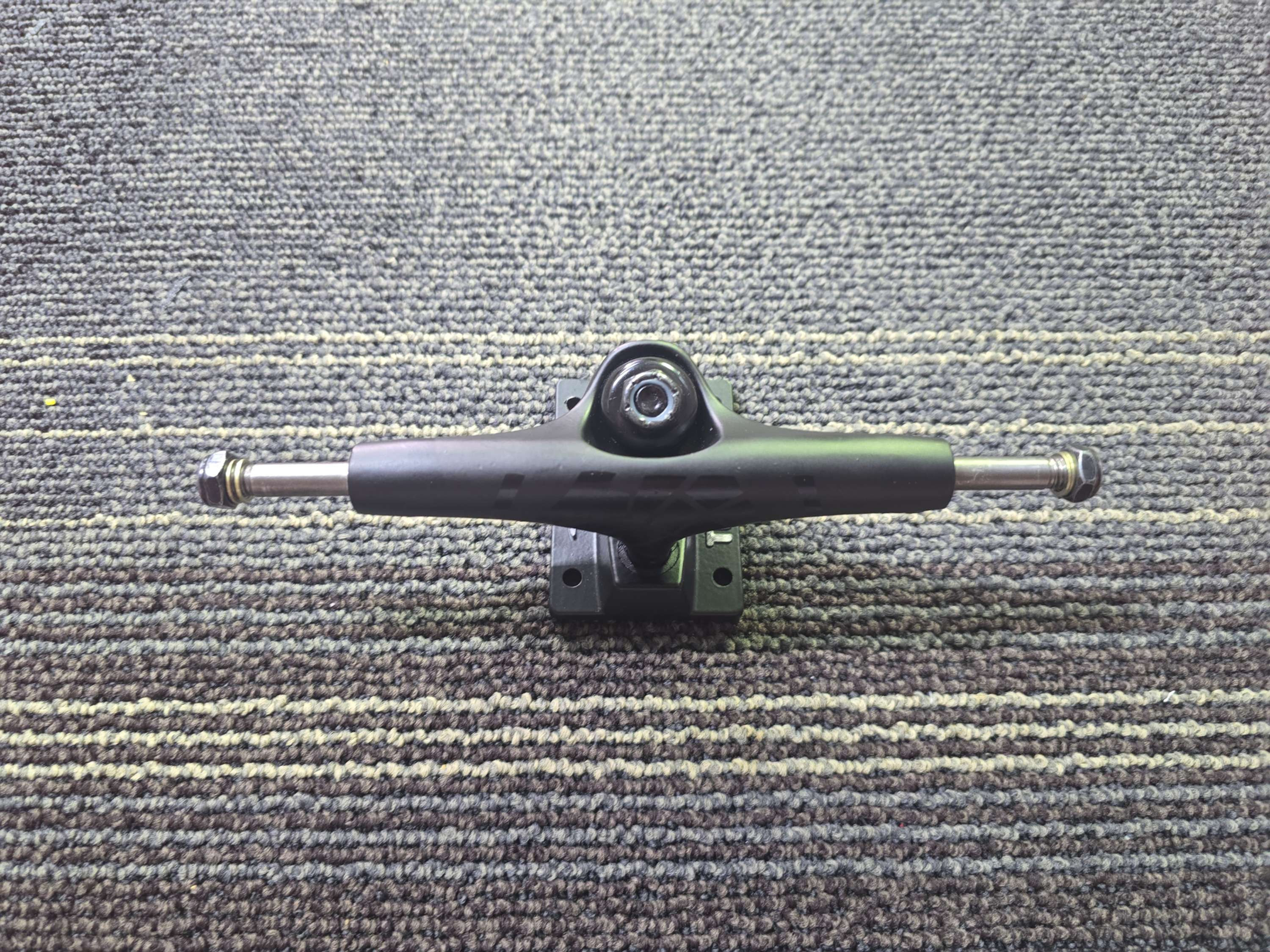 Thunder black trucks 147mm  for 8.0 x1 