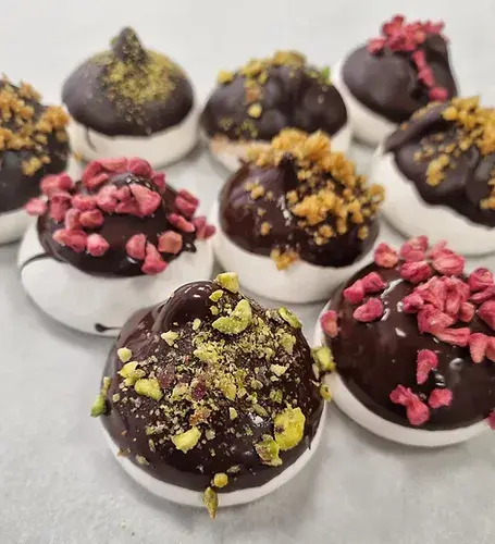 Thumbnail: Cutii Saruturi Cremă