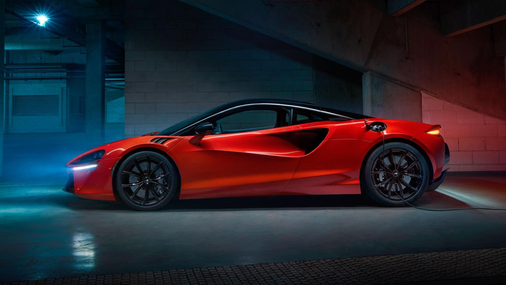 McLaren Artura VS. Ferrari 296 GTB