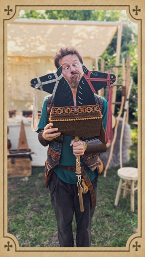 Julien Tombois, comédien. Spectacle médiéval fantastique jeune public. La Gibbeuse, Bourgogne.