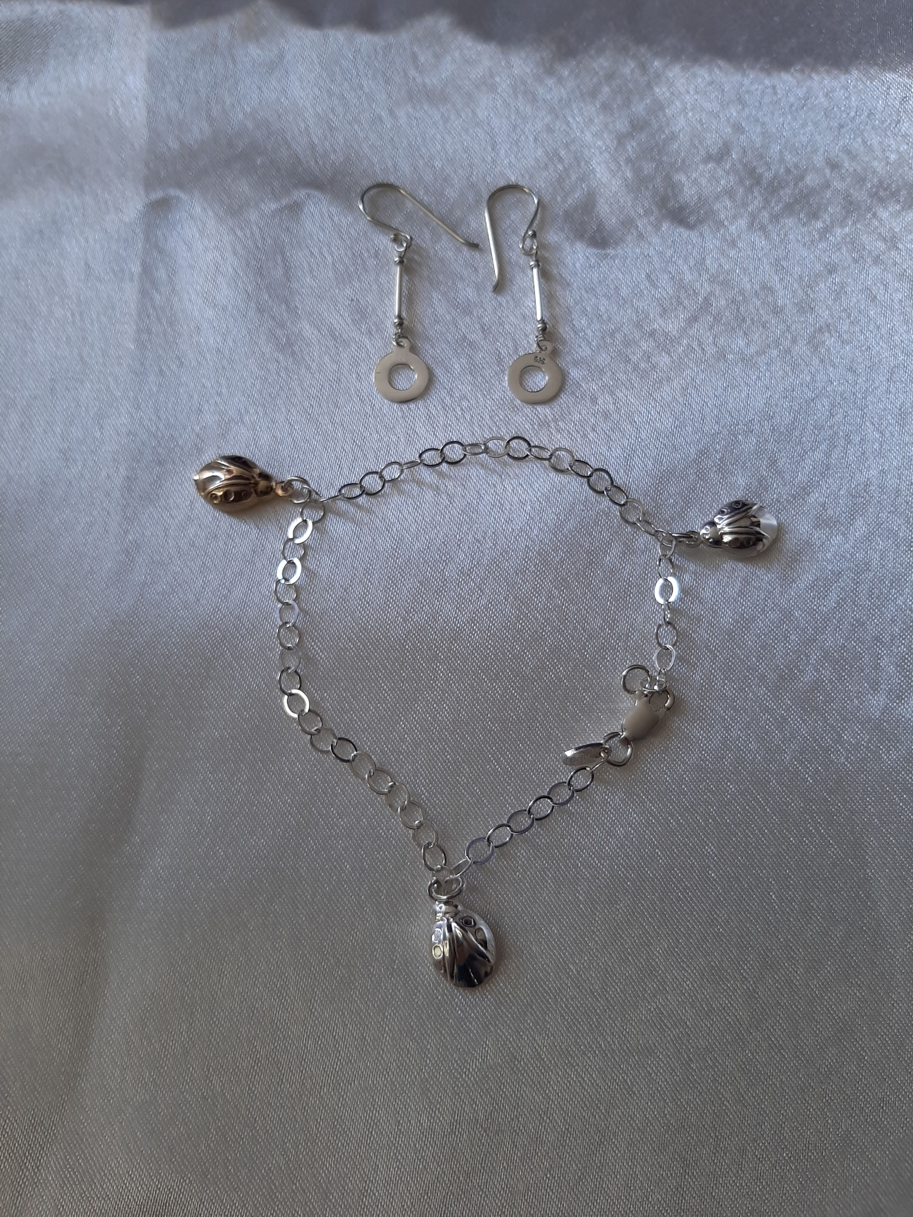Juego de pulsera y aros 