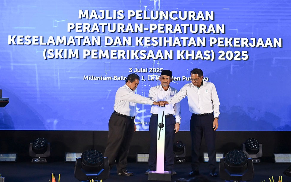 (Middle) Ir. Haji Mohd Hatta Zakaria, Director General of the Department of Occupational Safety and Health (DOSH), together with Zamri Japar, Vice President of Group Health, Safety, Security and Environment, PETRONAS, and Bahrudin Mamat, Deputy Director General of Occupational Safety, DOSH, on stage during the launch of the Special Scheme of Inspection (SSI) Regulations 2025.