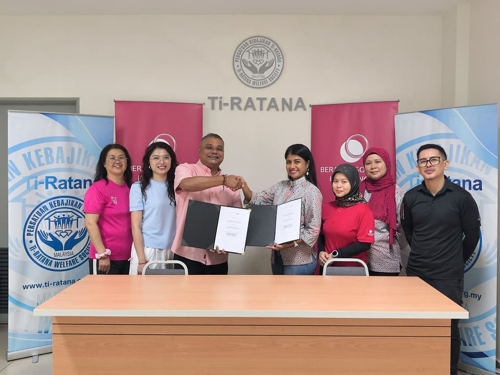 From left: on behalf of Ti-Ratana Welfare Society - Judy Rozario, Lee Ming Er, J. Premanathan a/l R. Jaganathan; on behalf of Berjaya Sompo - Tricia Mallika Appaduray, Hanan Hayati, Jun Ishak, Benny Umbol