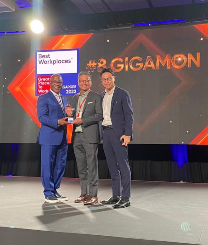 GIGAMON STAFF CELEBRATE WORKING FOR TOP 10 SINGAPORE WORKPLACE