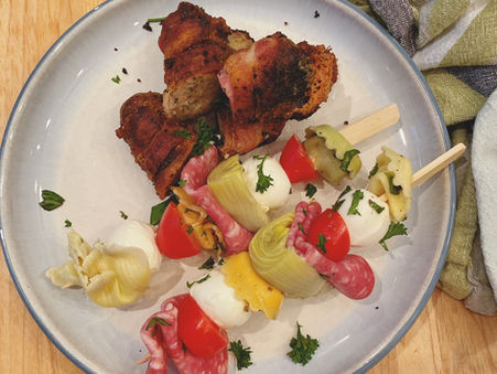 Saucisses lardées farcies au fromage