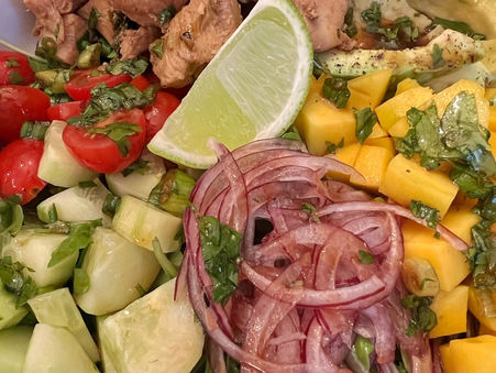 Salade tiède poulet, lime & coriandre