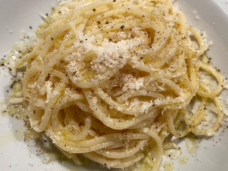 Spaghettis cacio e pepe