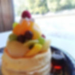 ごほうびパンケーキ Special pancake with seasonal fruits and whipping cream