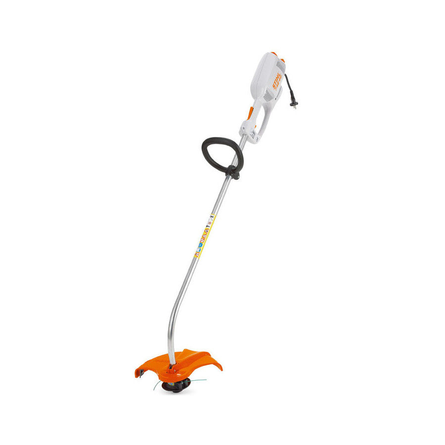 Débroussailleuse Stihl FS 131 Stihl Motorsense sur fond blanc.