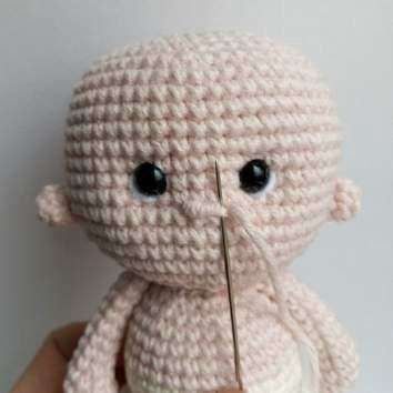 Patrón gratuito de amigurumi para hacer un encantador Ángel de Mi Guarda paso 15