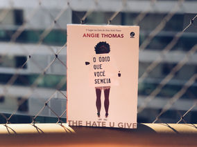 [RESENHA] O ÓDIO QUE VOCÊ SEMEIA, ANGIE THOMAS