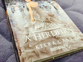 [RESENHA] A HERDEIRA, Kiera Cass.