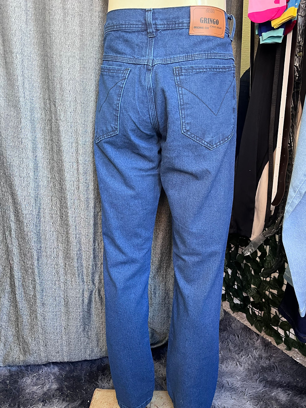 Miniatura: Vista traseira de calça jeans masculina azul em manequim.