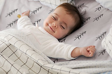 Naturopathe de famille, bébé qui dort, naturopathe pour bébés et enfants, sommeil, dentition, immunité, nutrition, allaitement, alimentation, développement de saines habitudes de vie