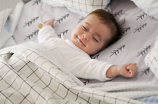 Bébé heureux qui dort