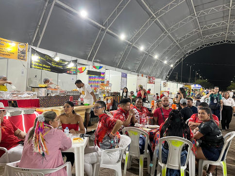 Carnaval 2025: empreendedorismo impulsiona vendas na segunda noite do desfile das Escolas de Samba em Macapá
