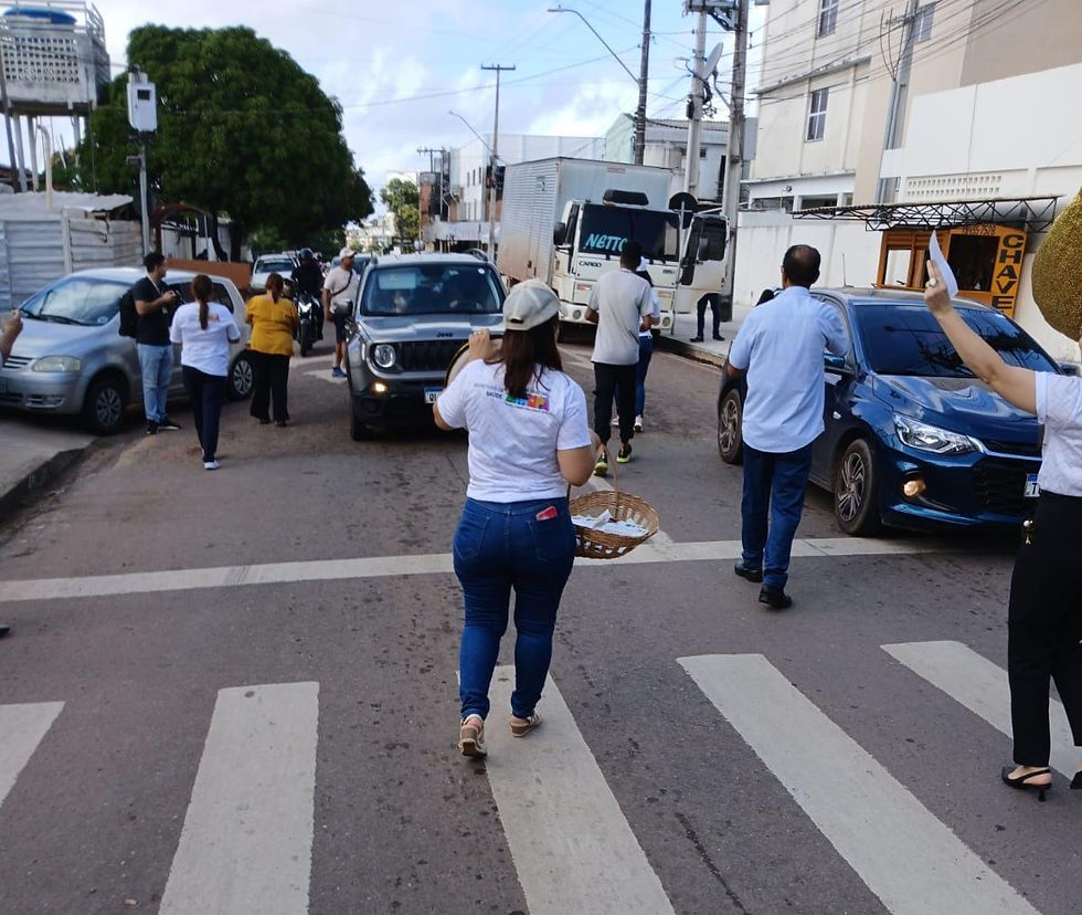 A ação incluiu a entrega de materiais informativos ao público, com distribuição de panfletos em frente ao Banco de Leite
