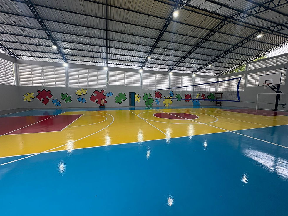 A quadra, ampla e funcional, vai apoiar atividades pedagógicas, esportivas e terapêuticas, ampliando a inclusão e o desenvolvimento dos alunos do centro