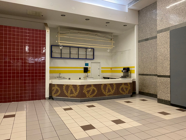 Former Auntie Anne's Pretzels (later Wetzel's Pretzels), 2019