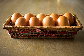 huevos-cesta-gallina-alimentos.jpg