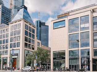 Schaufenster einer Designer-Boutique in der Goethestraße Frankfurt