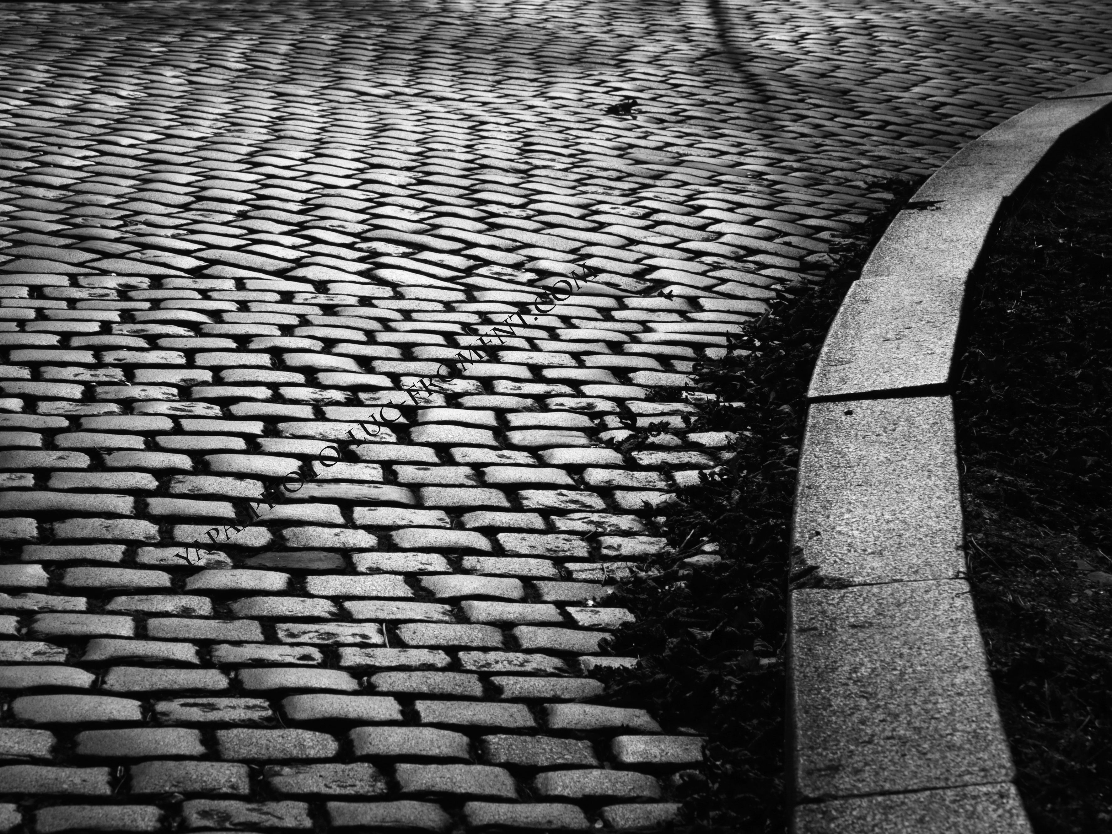 pavés paris 2 : 60 cms par 40 cms