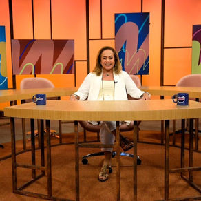 Cissa Guimarães estreia um novo Sem Censura com muito axé