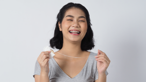 NETTOYEZ CORRECTEMENT VOS APPAREILS DENTAIRES FIXES ET AMOVIBLES AVEC LES CONSEILS SUIVANTS