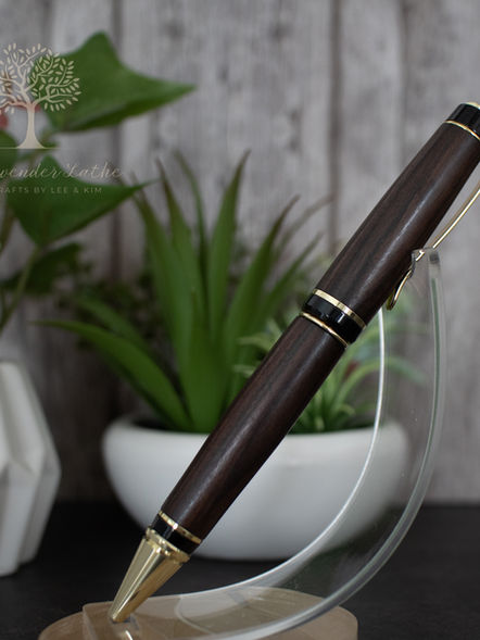 Hand turned wood pen, made in Florida, USA.