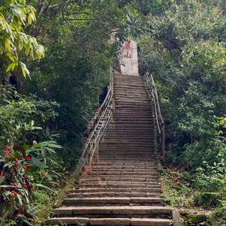 stairs going to the summit of xiangshan