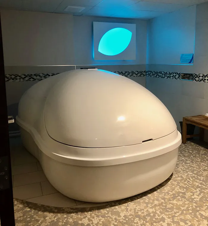 Float pod closed