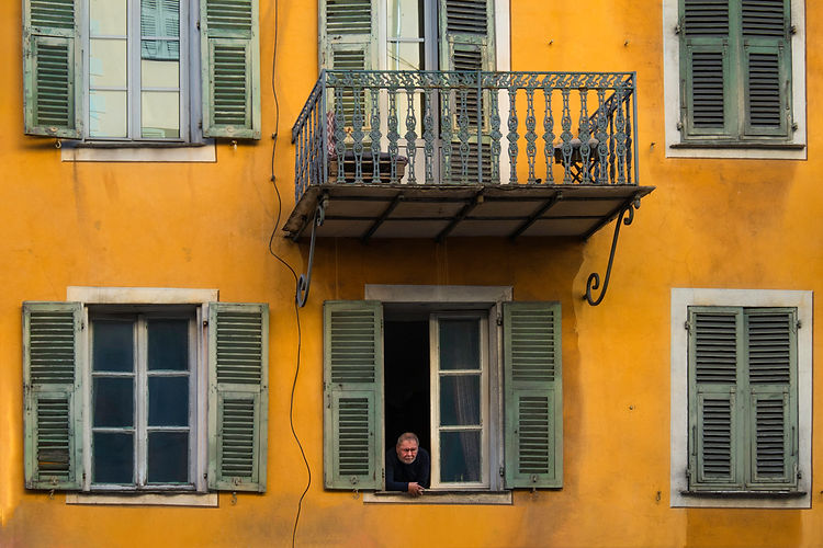 guy out of window in nice.JPG